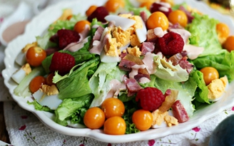 Tươi mới mùa lễ hội với Christmas salad