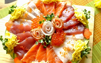 Kinh ngạc món bánh sinh nhật làm từ... sushi