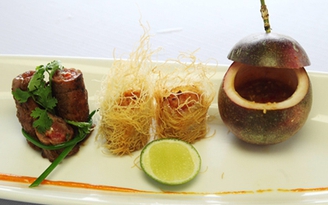 Bò cuộn kim tiền và chả giò Bò cuộn kim tiền và chả giò