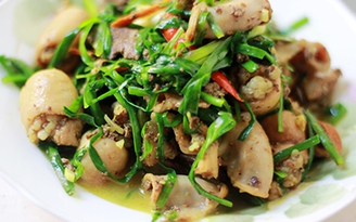 Cuối tuần làm món lòng heo xào nghệ kiểu miền Trung hấp dẫn