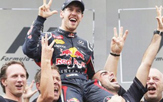 Vettel đi vào lịch sử F1