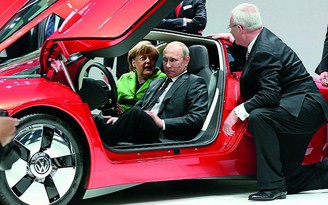 Ông Putin 'test' Volkswagen XL1