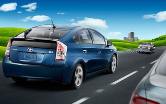 Prius, xe tiết kiệm nhiên liệu, 'khóc ròng' vì giá xăng... giảm