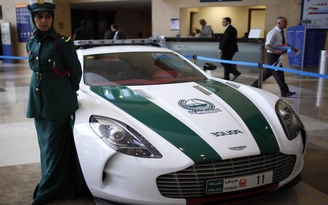 Cảnh sát Dubai lại tậu siêu xe gây choáng