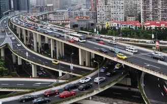 Doanh số xe hơi ở Trung Quốc “hãm phanh”