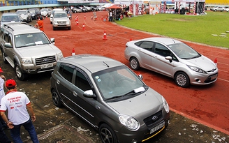 Hàng trăm ô tô tham gia Car Care Day 2014