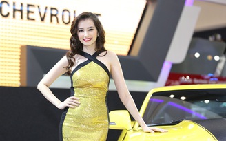 Bóng hồng ‘điệu đà’ bên xế sang tại Vietnam Motor Show 2014