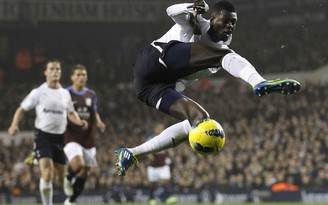 Adebayor lập cú đúp, Tottenham leo lên thứ 3