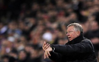 "Quê độ" vì bị loại, Sir Alex phản ứng với học trò cũ