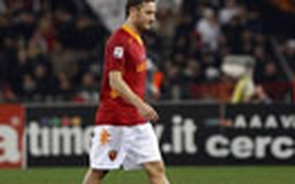 Totti khiến Roma bỏ cuộc chơi