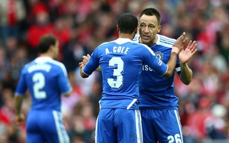 Ashley Cole có thể bị loại khỏi tuyển Anh vì “chửi” FA