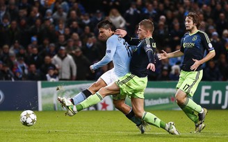 Aguero thắp ngọn đuốc le lói cho Man City