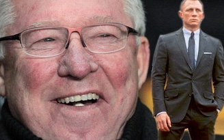 Sir Alex "đỏ mặt" vì James Bond