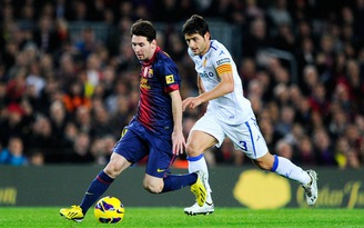 Messi, Benzema tỏa sáng, Barcelona và Real Madrid cùng có 3 điểm