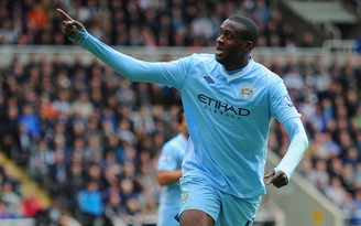 Yaya Toure tiếp tục qua mặt Drogba