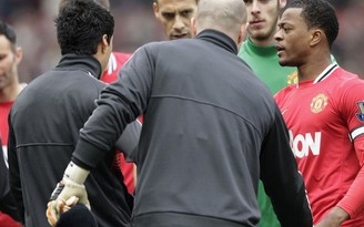HLV Alex Ferguson: Suarez là nỗi sỉ nhục của Liverpool
