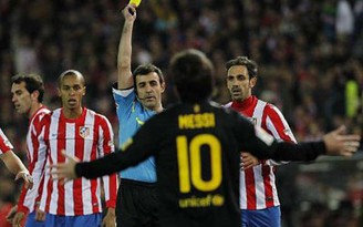 Messi lần đầu tiên bị cấm thi đấu