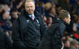 CĐV Aston Villa đăng báo kêu gọi Alex McLeish từ chức