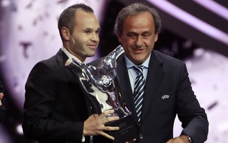 Iniesta giành danh hiệu Cầu thủ xuất sắc nhất châu Âu