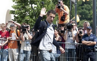 Van Persie bỏ Arsenal sang M.U