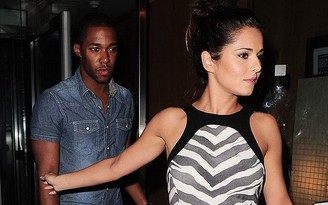 Cheryl chọn bạn trai giống Ashley Cole