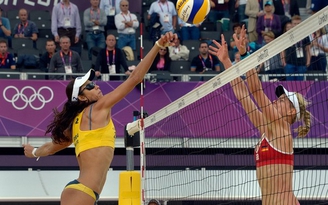 Bóng chuyền bãi biển Olympic: đông khán giả vì "nóng bỏng"