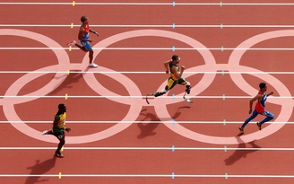 "Người không chân" Oscar Pistorius "chạy" vào bán kết Olympic 2012
