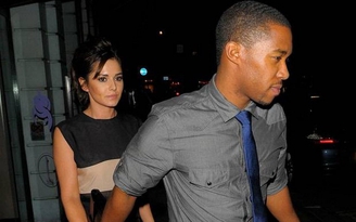 Vợ cũ của Ashley Cole muốn “bắt cá hai tay”