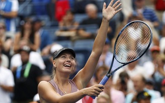 Sharapova lội ngược dòng vào bán kết