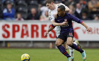 Swansea 2-2 Arsenal: Một trận đấu cống hiến!