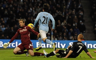 Silva tỏa sáng, Man City tạo áp lực lên M.U