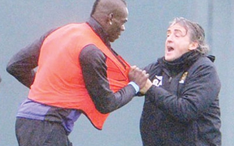 Balotelli xô xát với HLV Mancini