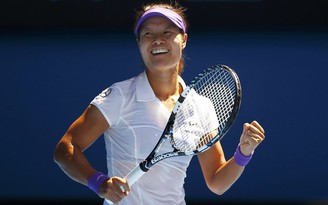 Li Na “nhấn chìm” Sharapova, Djokovic thẳng tiến vào chung kết