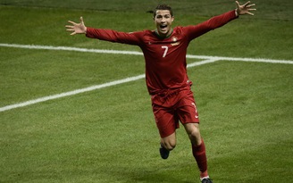 Ronaldo lập hattrick đưa Bồ Đào Nha đến World Cup 2014