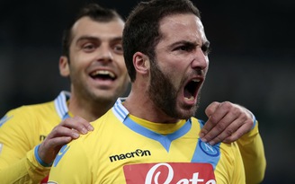 Higuain tỏa sáng, Napoli vững vị trí thứ 3 Serie A