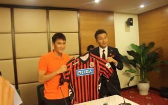 Consadole Sapporo đề nghị mức lương 10.000 USD/tháng cho Công Vinh