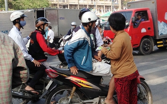 Dân phe vé giải U.19 hốt bạc
