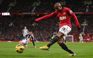 Ashley Young, Carrick trở lại đội hình M.U