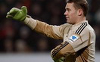 Thủ môn Manuel Neuer đeo găng đặc biệt