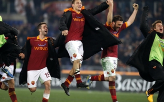 Totti tỏa sáng, AS Roma đánh bại Juventus