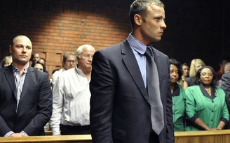 Pistorius âm mưu trốn ra nước ngoài để thoát tội