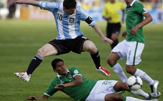 Vòng loại World Cup 2014: Messi chùn gối tại Bolivia
