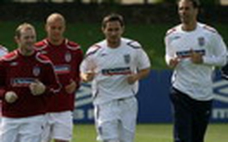 Lampard "đá xoáy" Rio Ferdinand