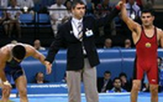 Nhà vô địch đấu vật thế giới tuyệt thực để phản đối IOC