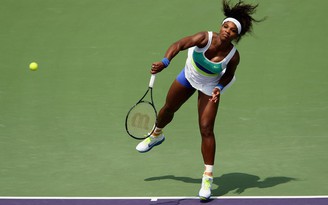 Serena Williams lội ngược dòng để vào tứ kết Sony Open 2013