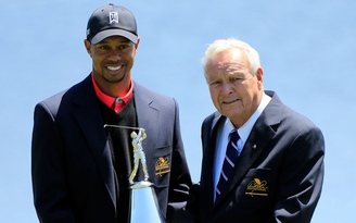 Tiger Woods trở lại vị trí số 1 thế giới