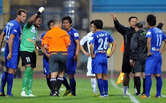 "Hạt sạn" trong ngày khai mạc V-League 2013