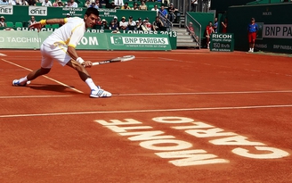 Djokovic nhọc nhằn đi tiếp, Nadal thắng dễ