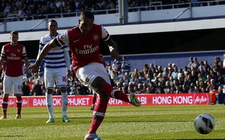 Walcott ghi bàn ở giây thứ 20, Arsenal chiếm vị trí thứ 3