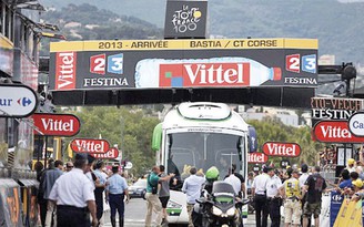 Tour de France mở màn trong hỗn loạn